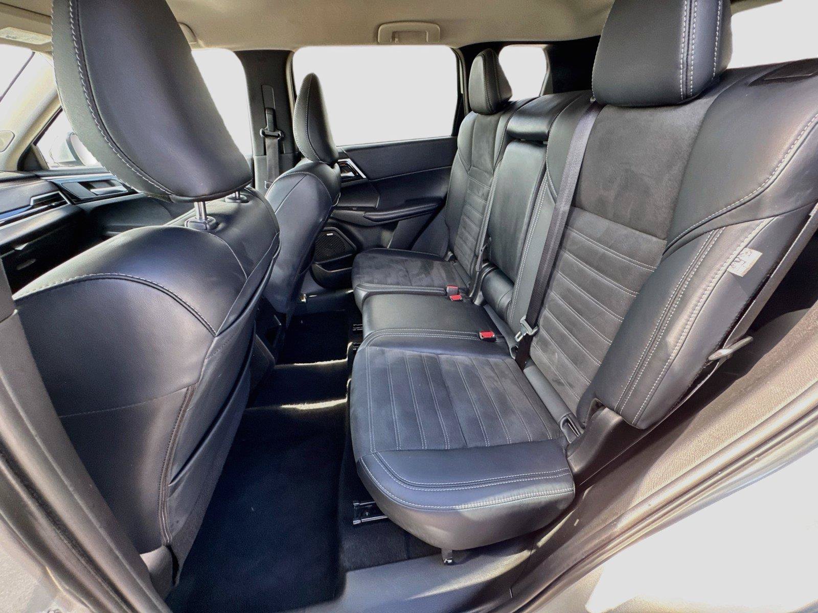 Used 2025 Mitsubishi Outlander SE AWD/4WD image 25