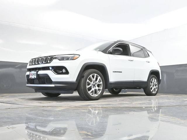 Used 2025 Jeep Compass Limited AWD/4WD image 46