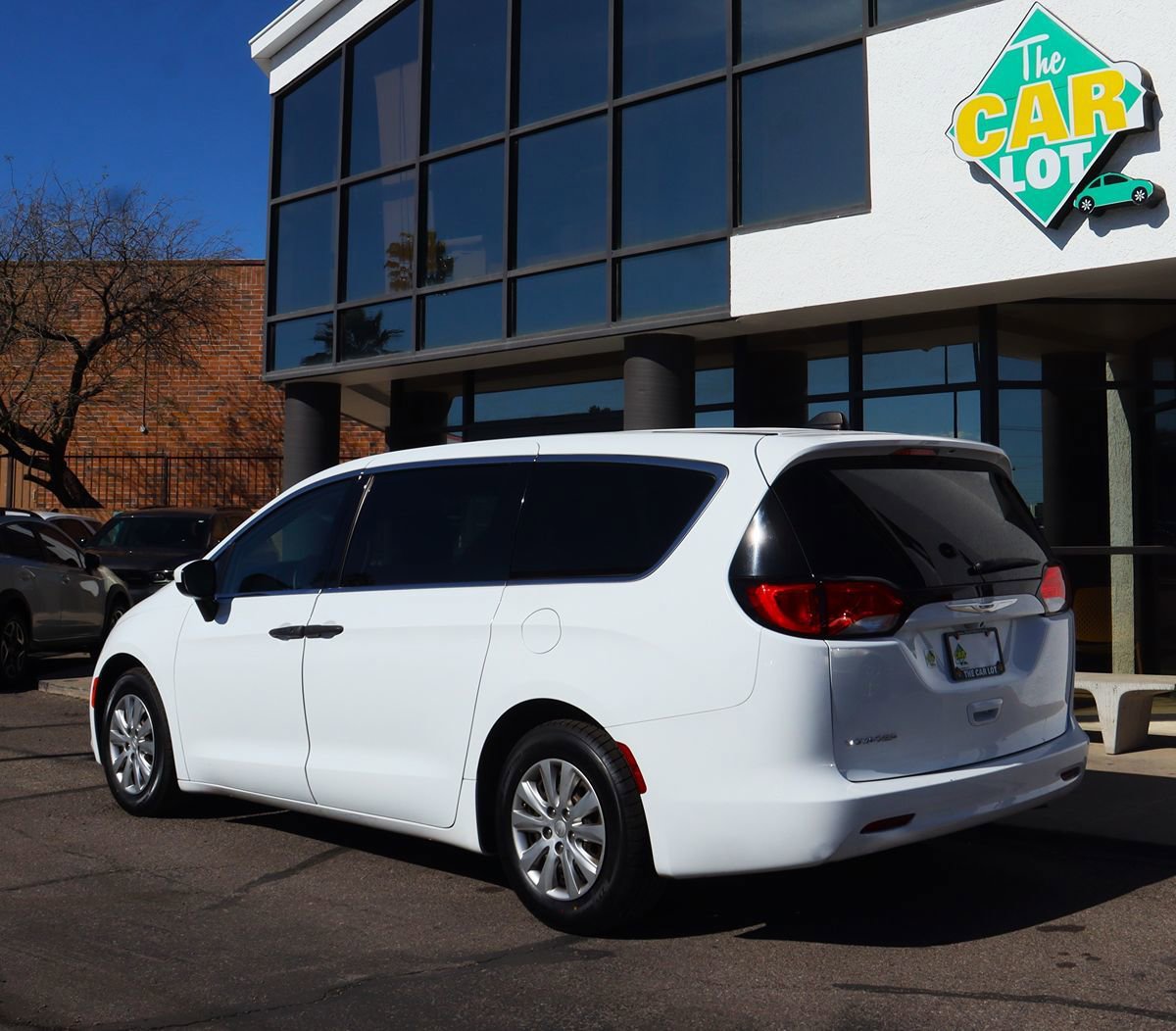 Used 2020 Chrysler Voyager L FWD image 9