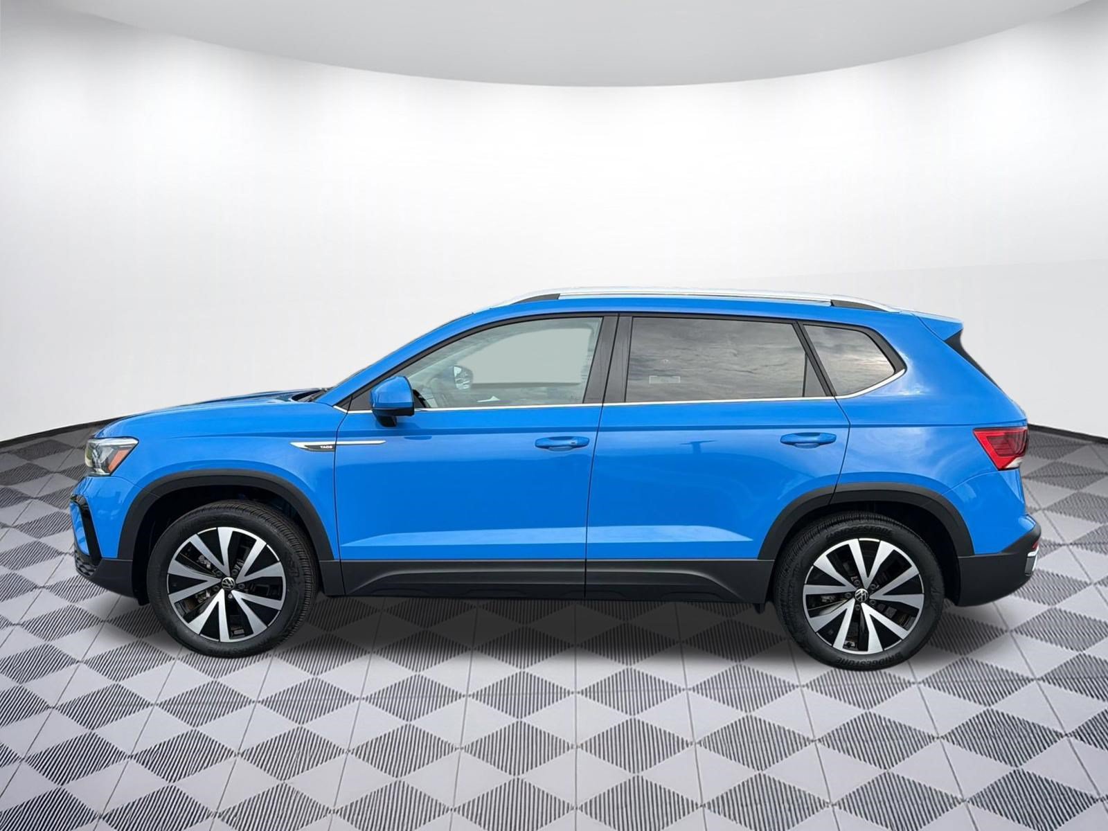 Certified 2022 Volkswagen Taos SE FWD image 2
