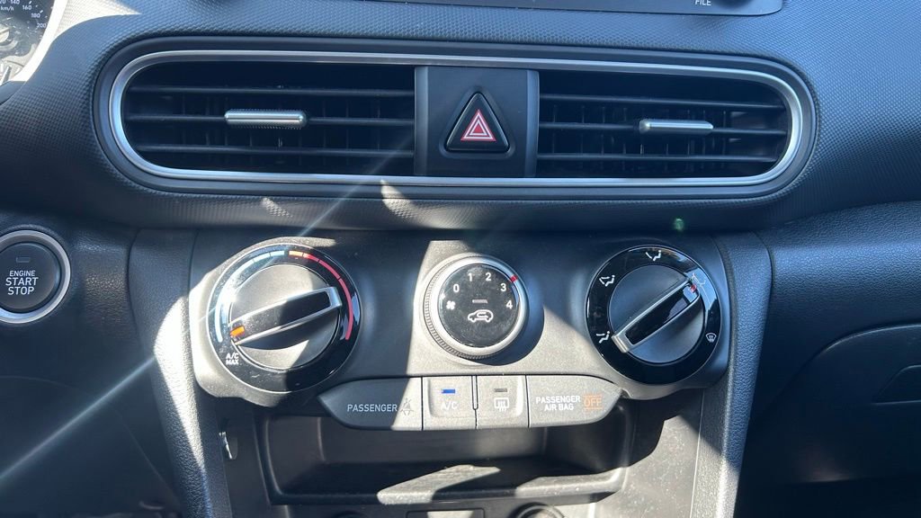 Used 2020 Hyundai Kona SEL w/ Cargo Package image 18