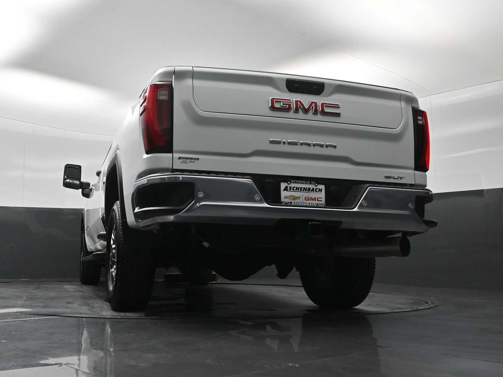 Used 2024 GMC Sierra 3500 SLT w/ SLT Premium Package image 24
