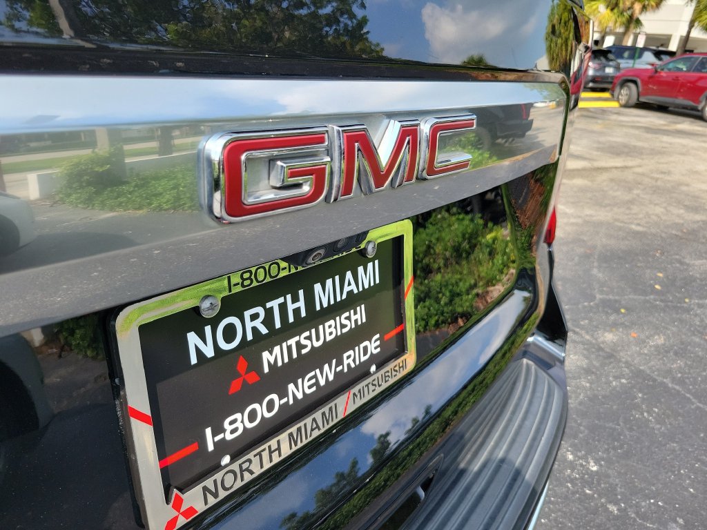 Used 2021 GMC Yukon Denali w/ Denali Premium Package RWD image 9