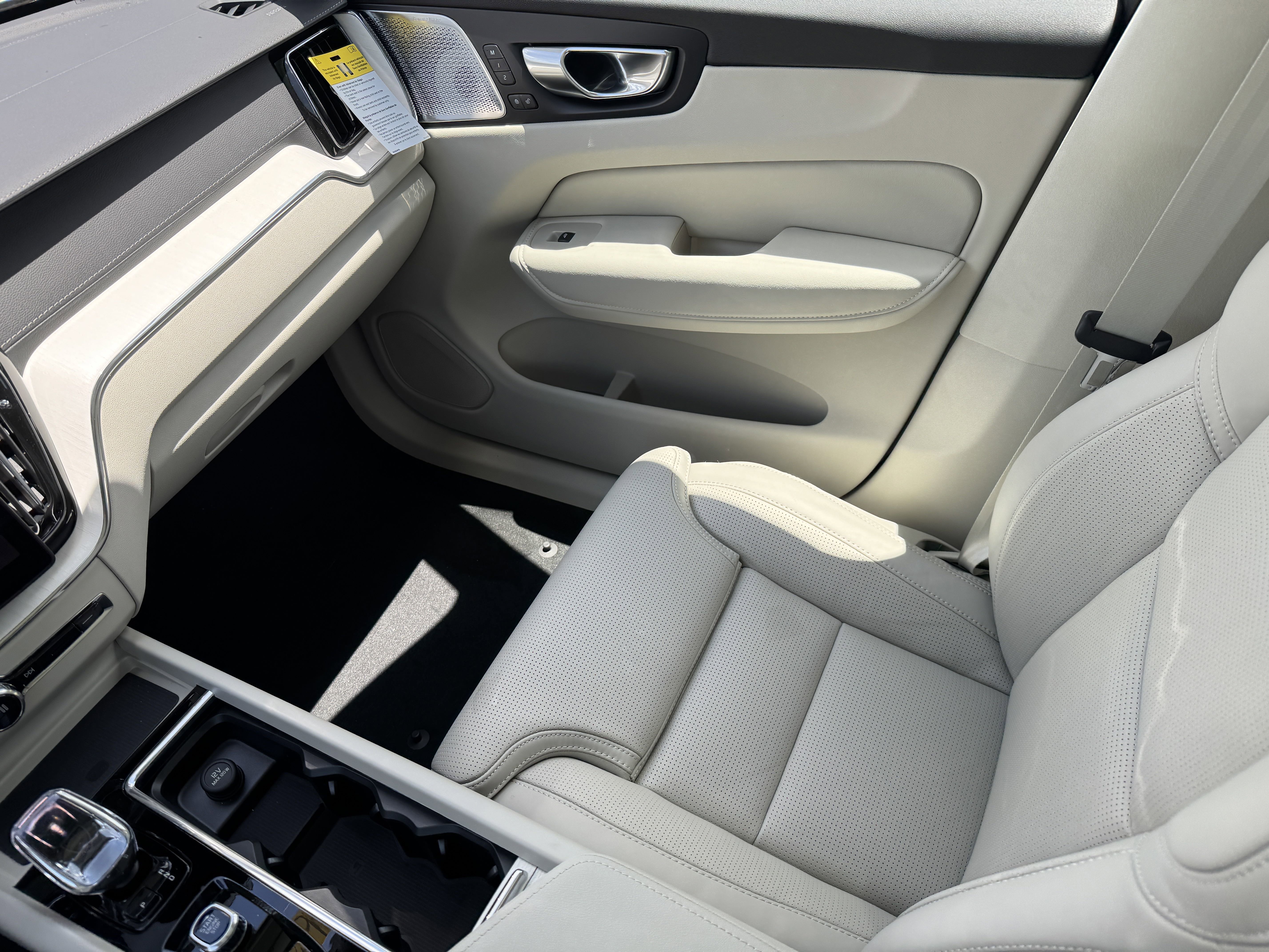 New 2026 Volvo XC60 B5 Ultra w/ Protection Package image 16