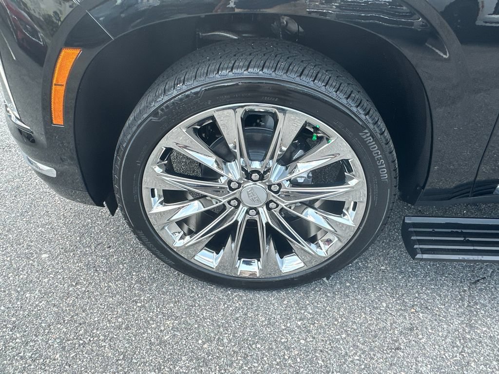 Certified 2026 Cadillac Escalade Luxury w/ LPO, Radiant Package AWD/4WD image 11
