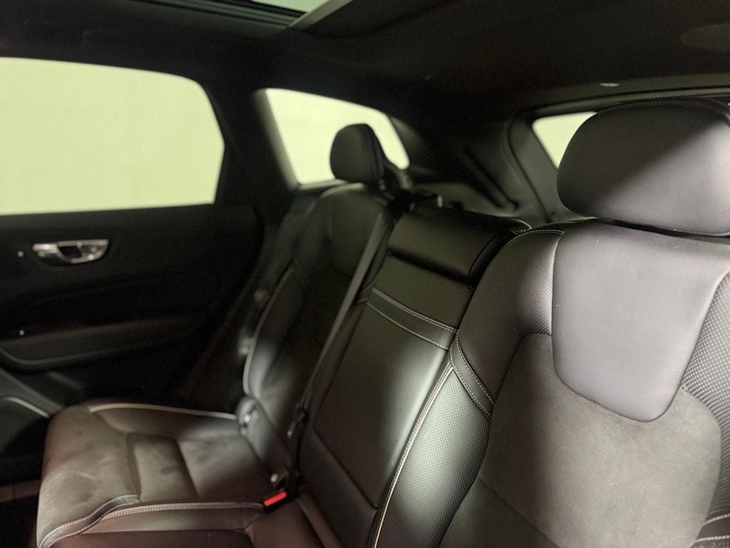 Used 2019 Volvo XC60 T5 R-Design AWD/4WD image 25