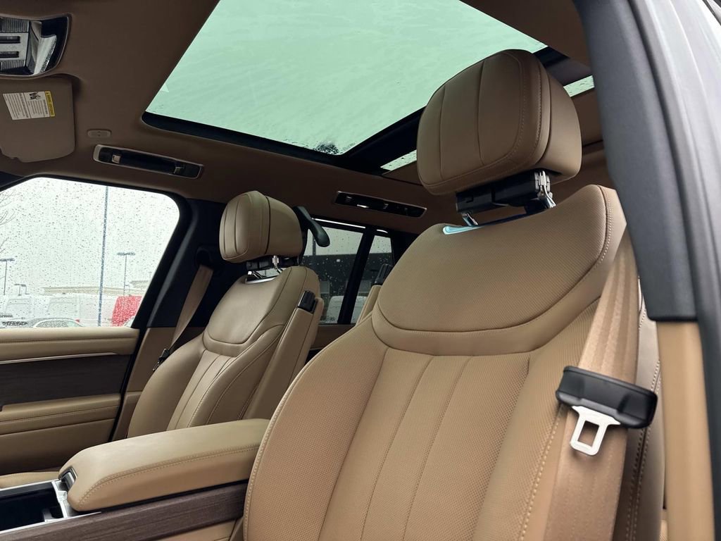 New 2026 Land Rover Range Rover SE image 19