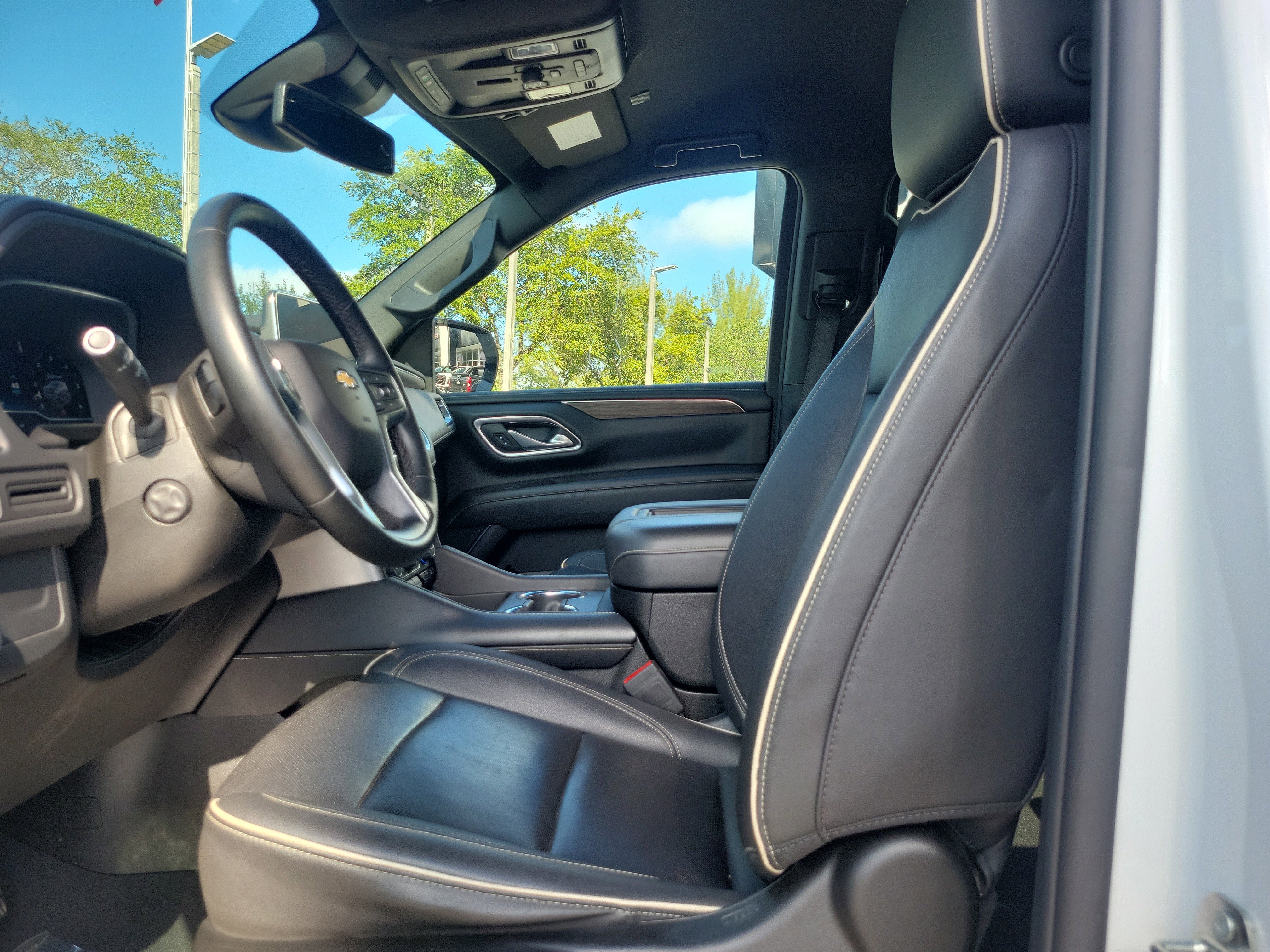 Used 2023 Chevrolet Suburban Premier image 11