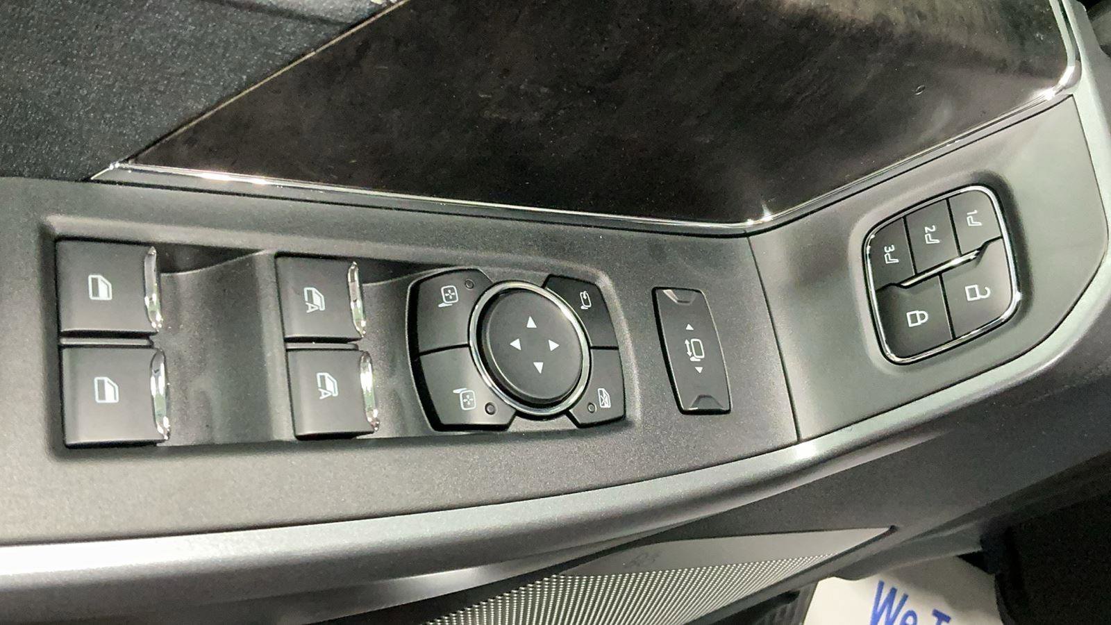 New 2025 Ford F350 Lariat w/ Black Appearance Package image 14