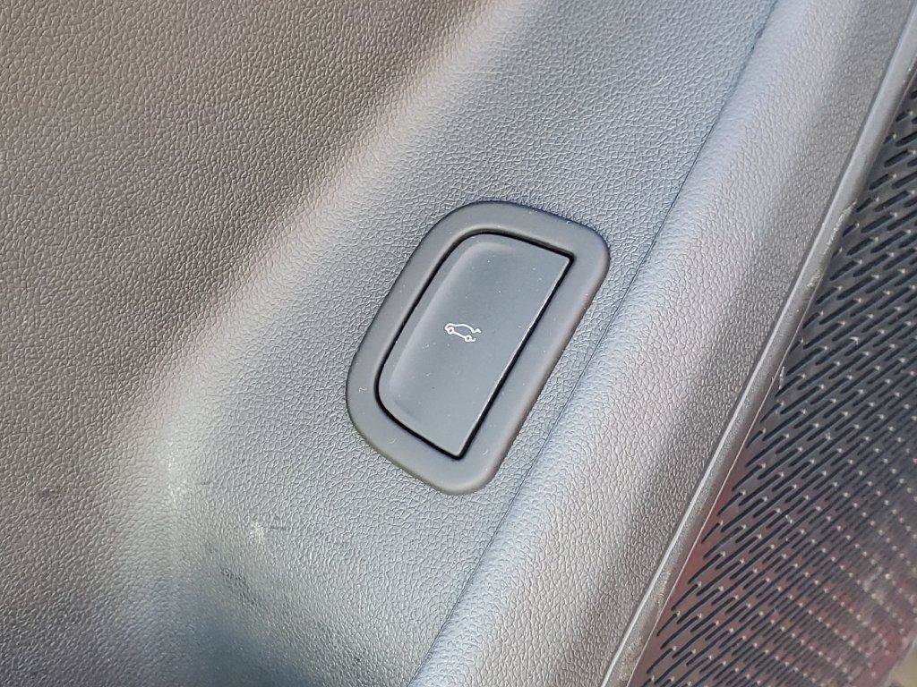 Used 2024 Chevrolet Traverse LT FWD image 23