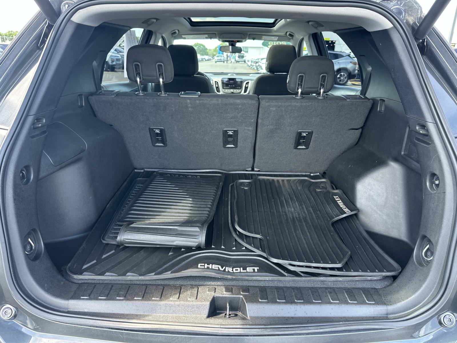 Used 2019 Chevrolet Equinox LT w/ Sun & Navigation Package FWD image 9
