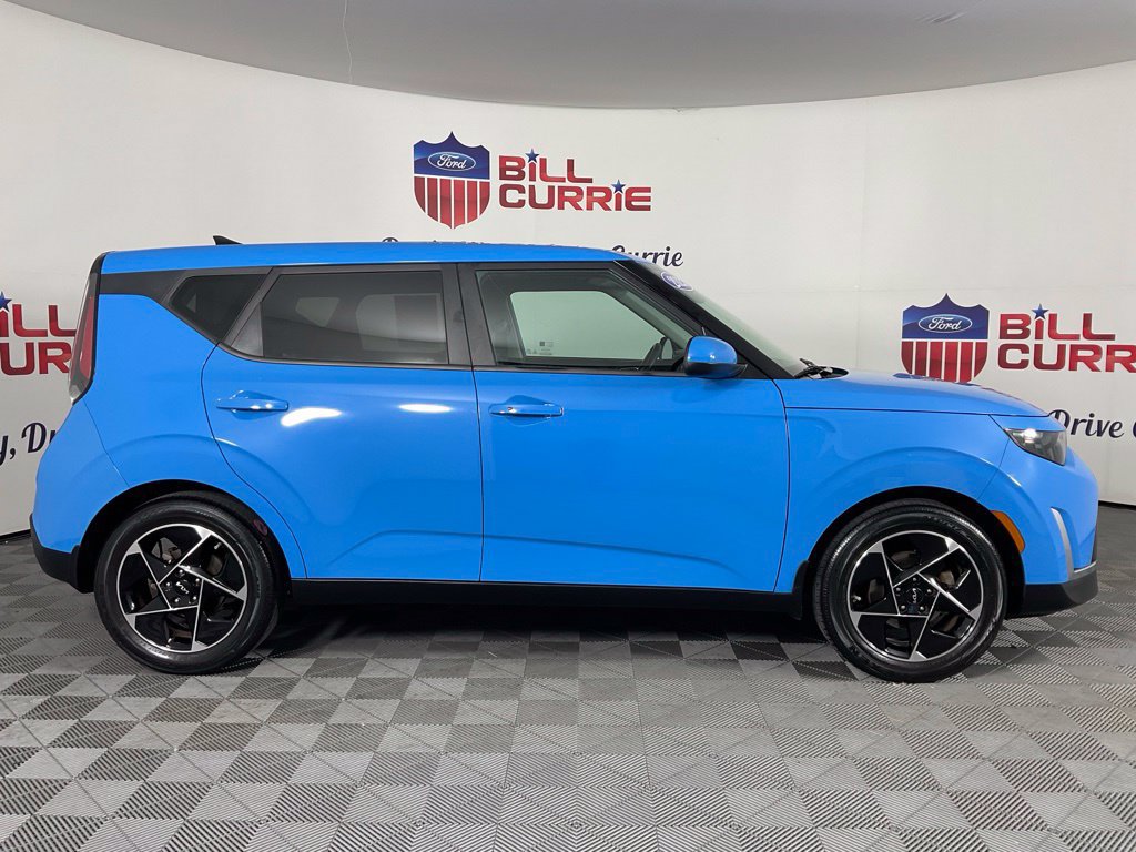 Used 2023 Kia Soul EX FWD image 2