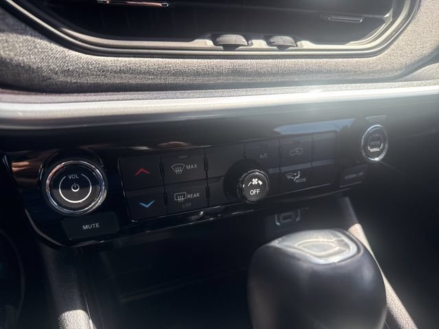 Certified 2022 Jeep Compass Latitude w/ Sun and Sound Group AWD/4WD image 21