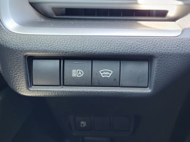 Used 2025 Toyota Prius LE AWD/4WD image 21