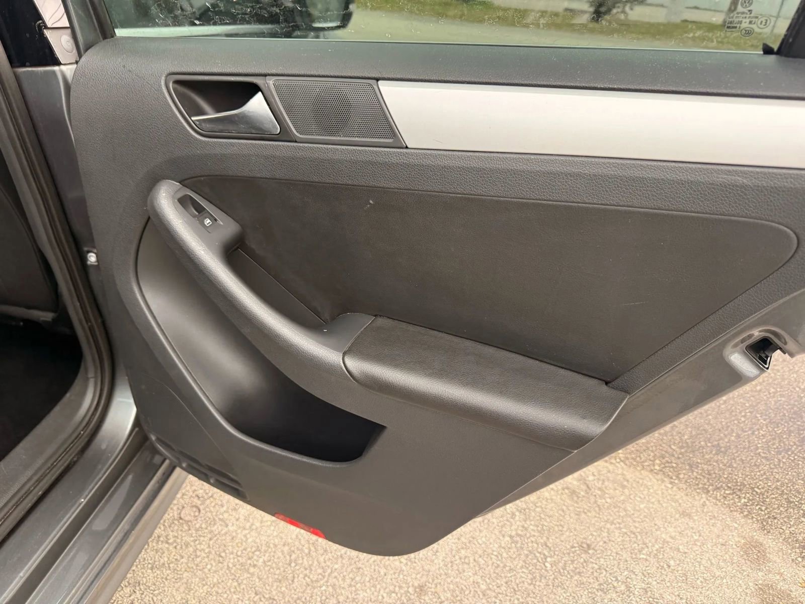 Used 2011 Volkswagen Jetta SEL image 16