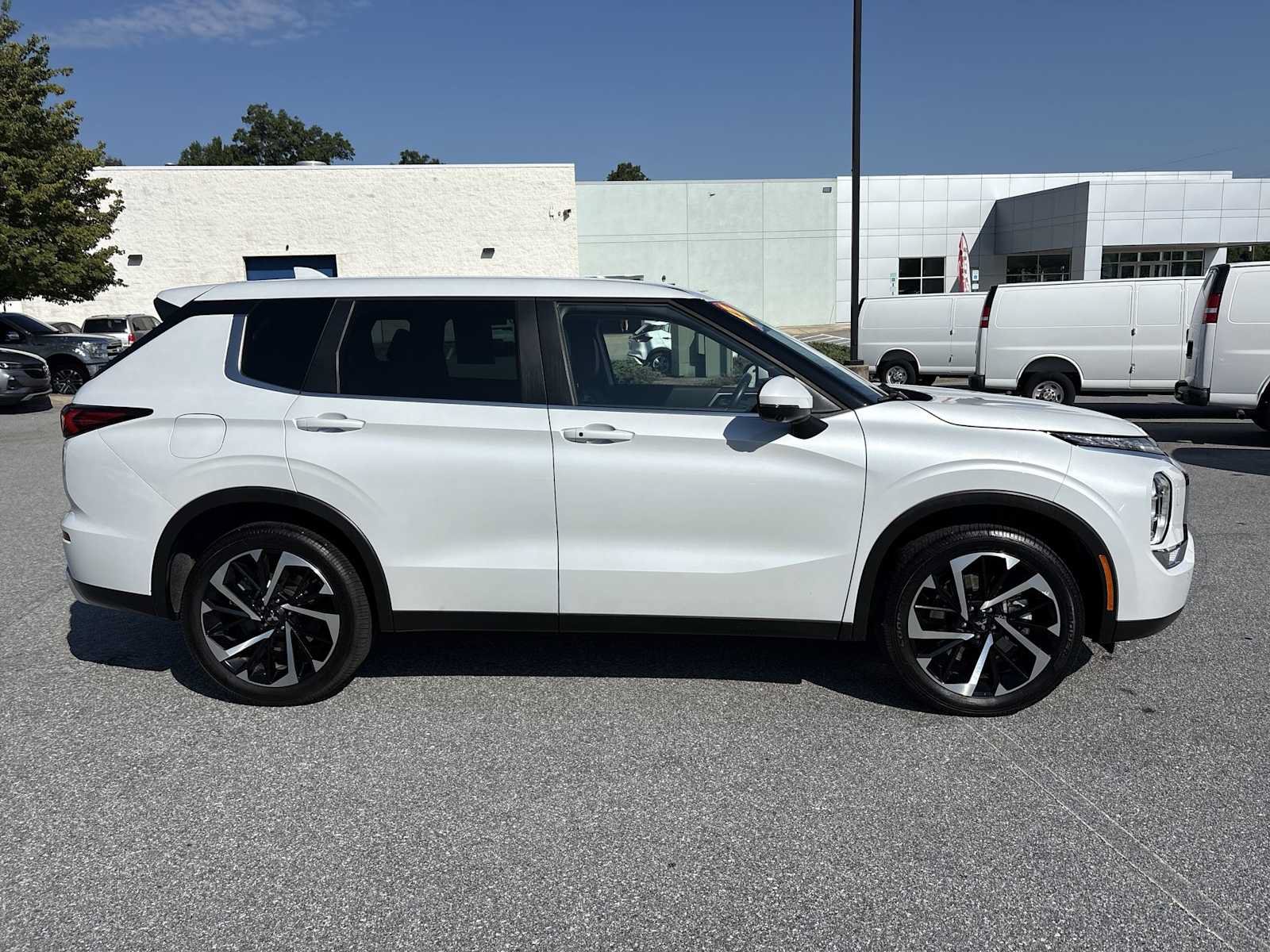 Used 2023 Mitsubishi Outlander SE AWD/4WD image 5