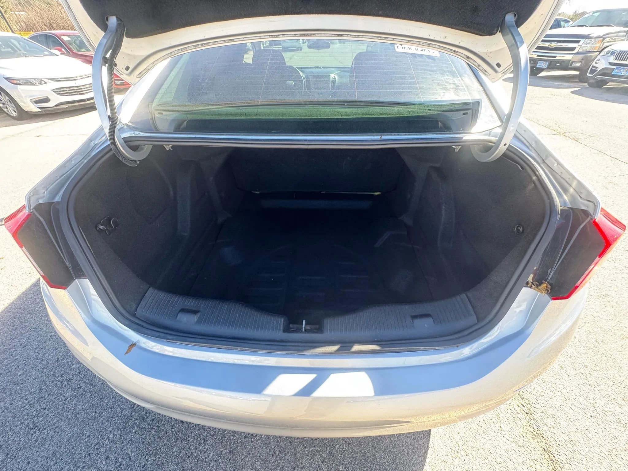 Used 2018 Chevrolet Cruze LS FWD image 21