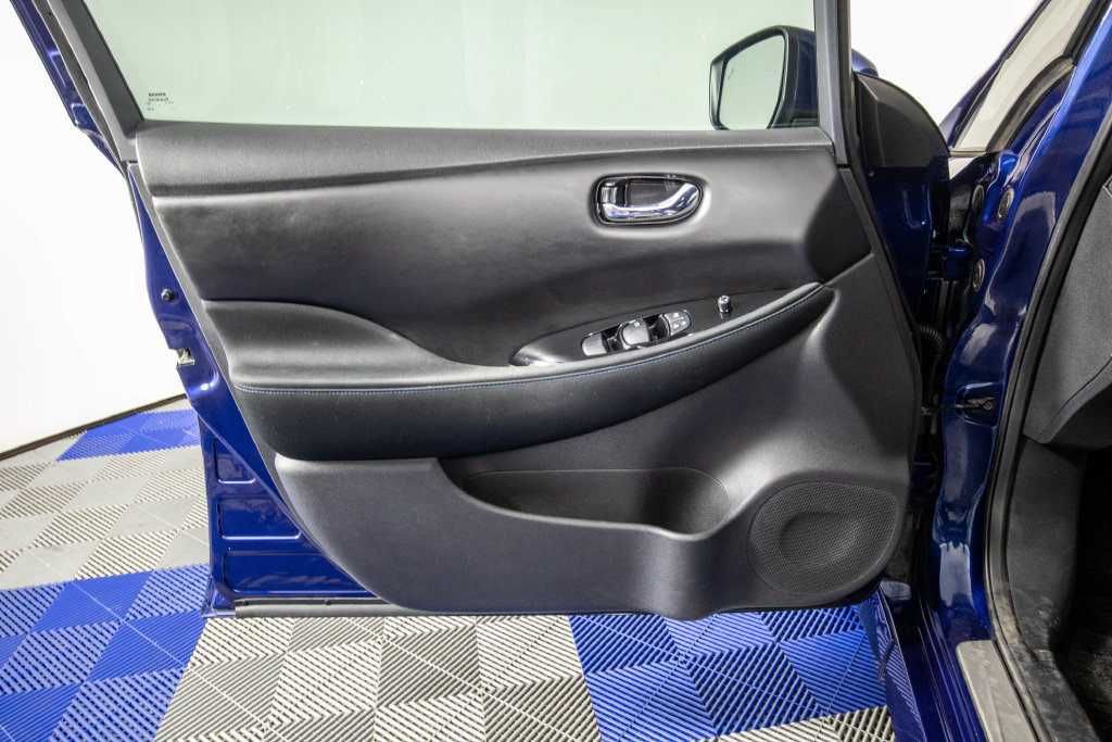 Used 2019 Nissan Leaf SV w/ SV Technology Package FWD image 13