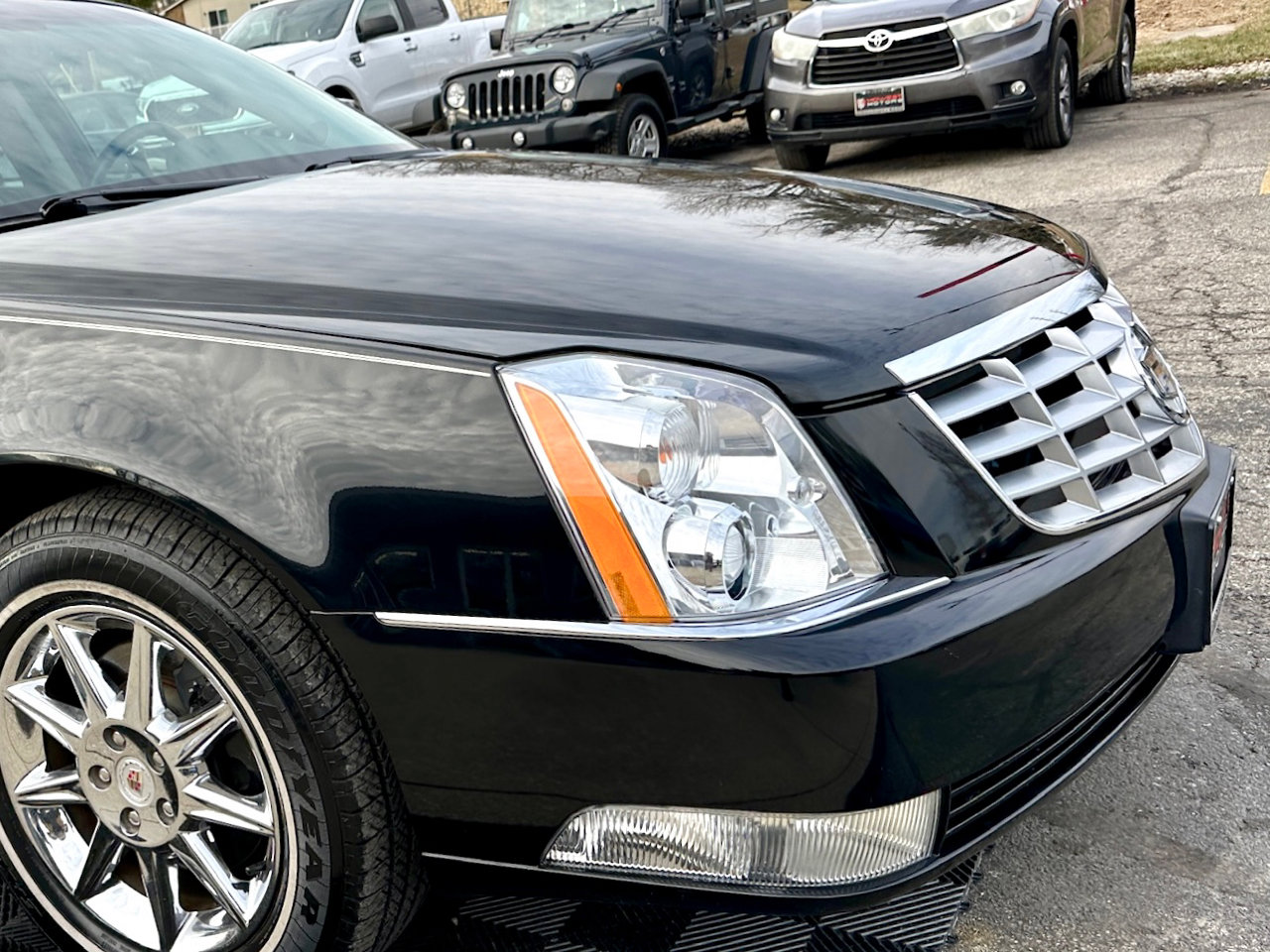 Used 2011 Cadillac DTS Limousine image 11