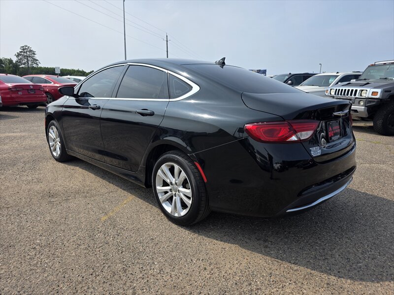 Used 2016 Chrysler 200 Limited FWD image 3