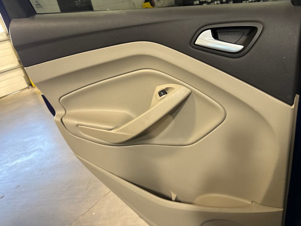 Used 2016 Ford Escape SE FWD image 11