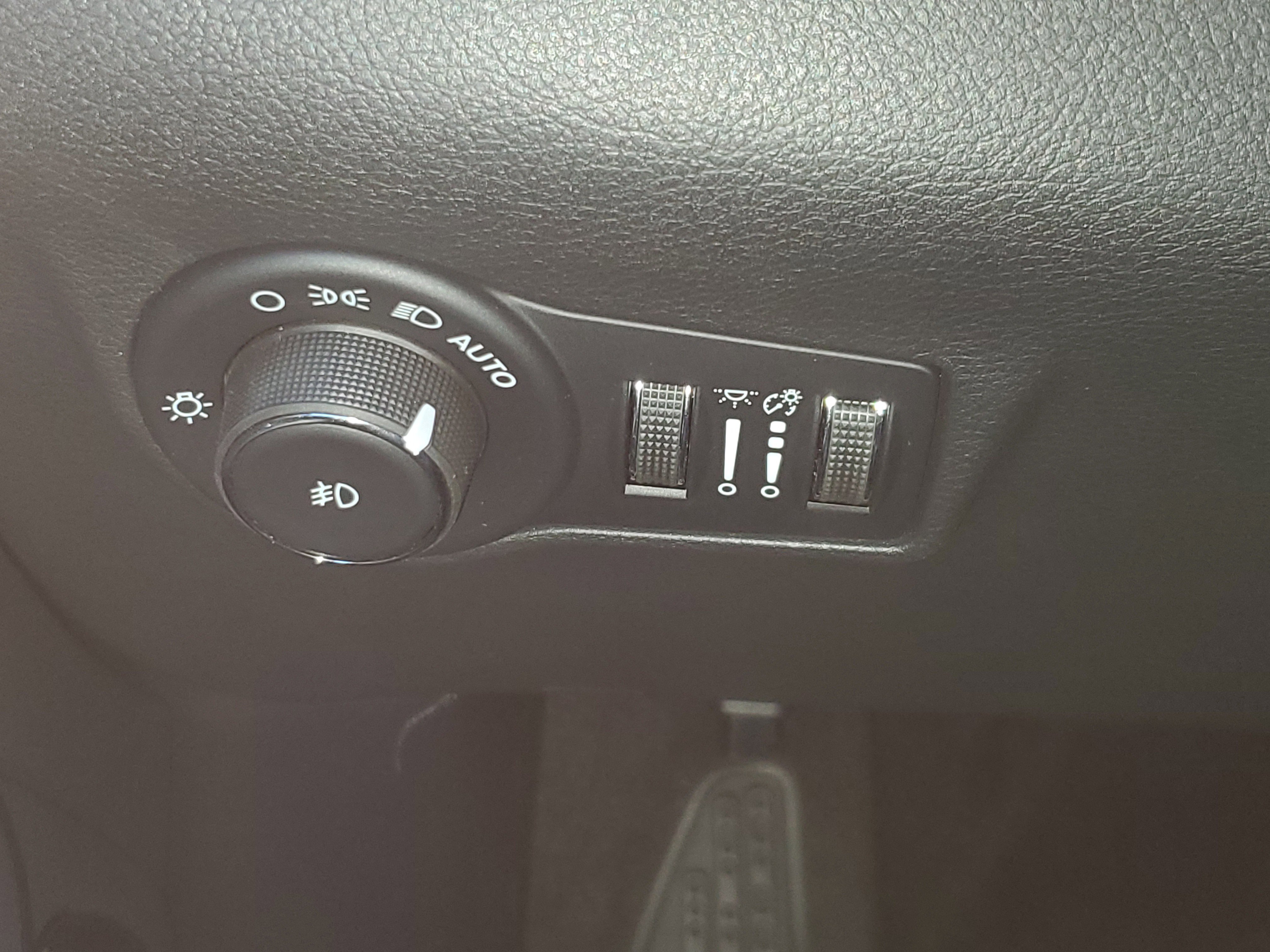 New 2026 Jeep Compass Limited image 12