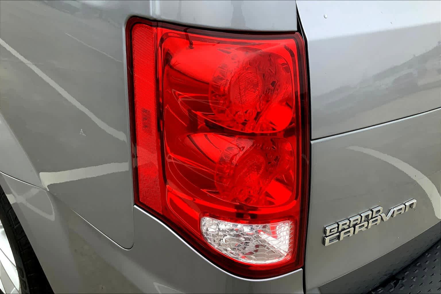 Used 2020 Dodge Grand Caravan SXT image 25