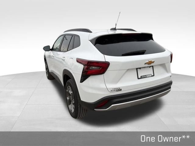 Used 2025 Chevrolet Trax LT w/ LT Convenience Package image 13