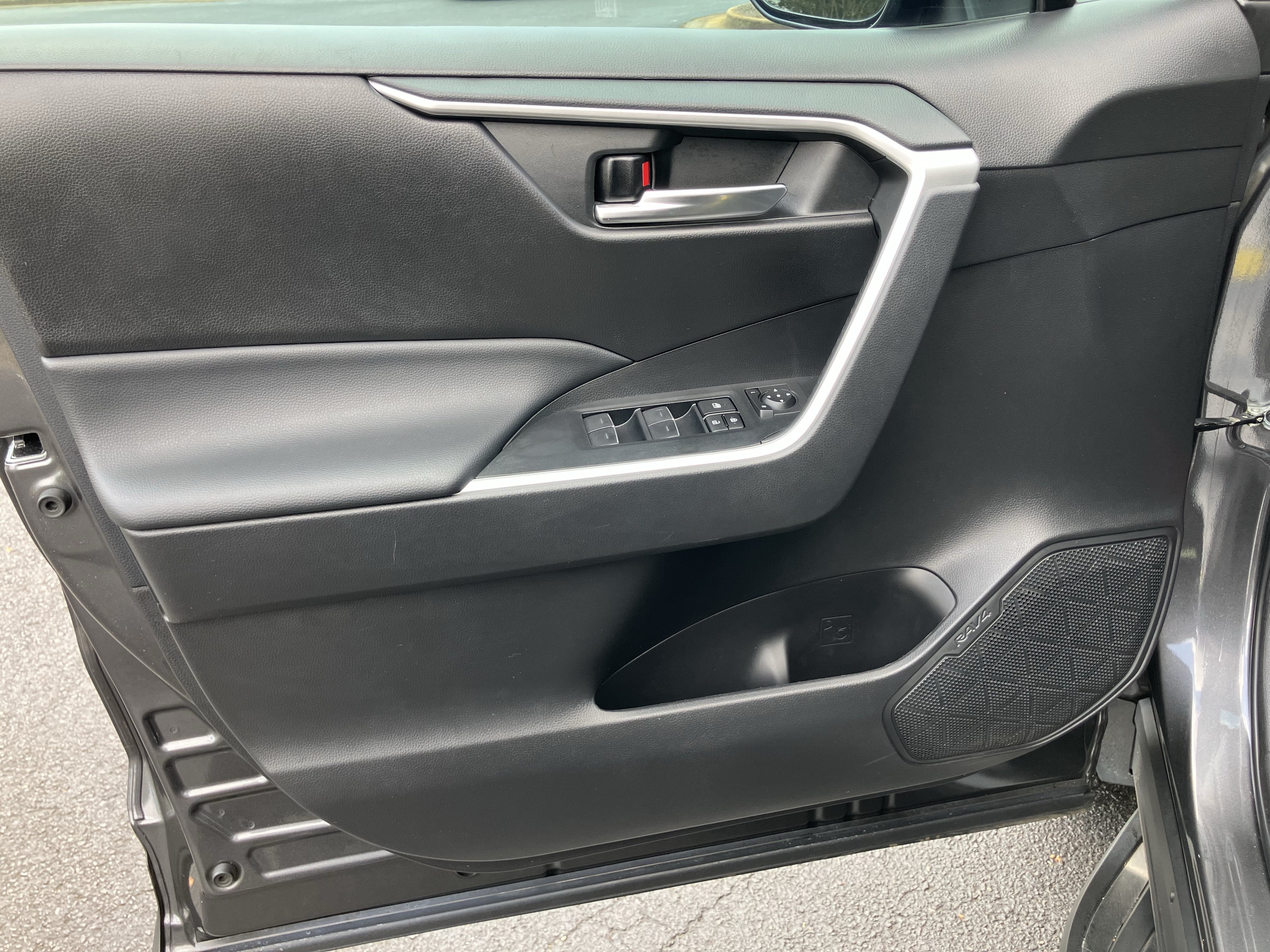 Used 2023 Toyota RAV4 XLE w/ Convenience Package FWD image 14