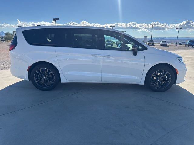 New 2026 Chrysler Pacifica Select image 6