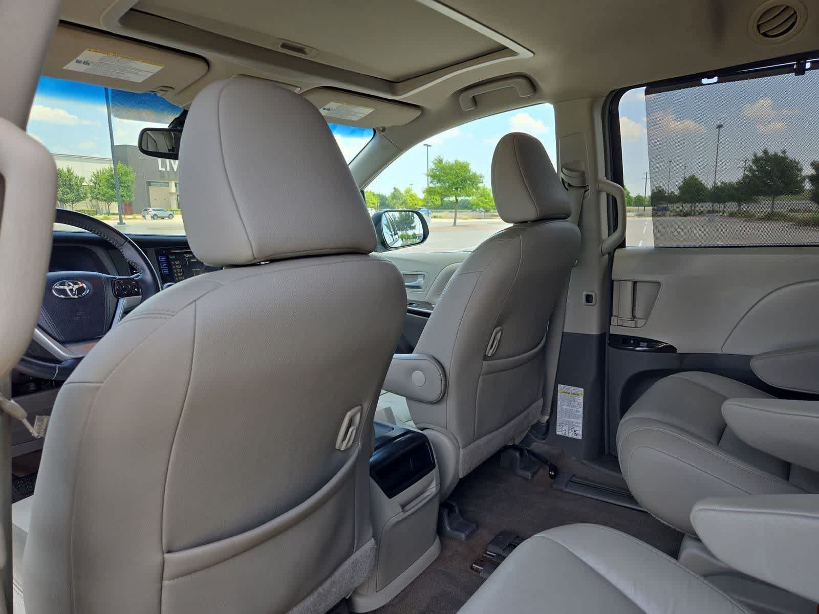 Used 2015 Toyota Sienna XLE w/ XLE Navigation Package FWD image 17