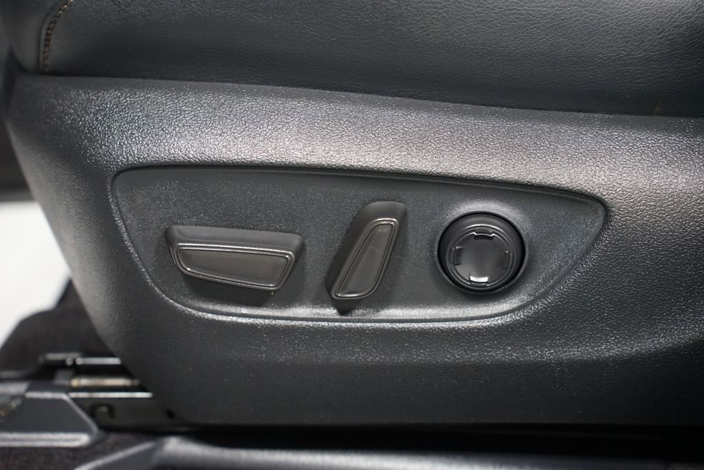 Used 2025 Toyota Sienna Limited image 34