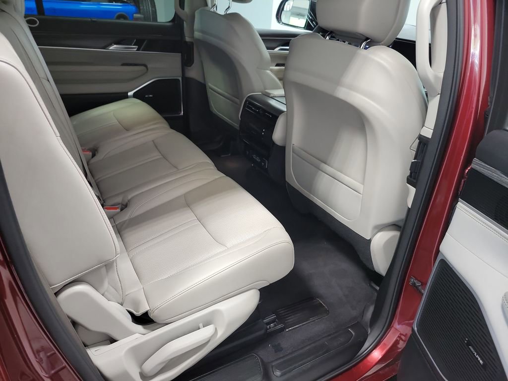 Used 2023 Jeep Wagoneer L Series II w/ Convenience Group I AWD/4WD image 20