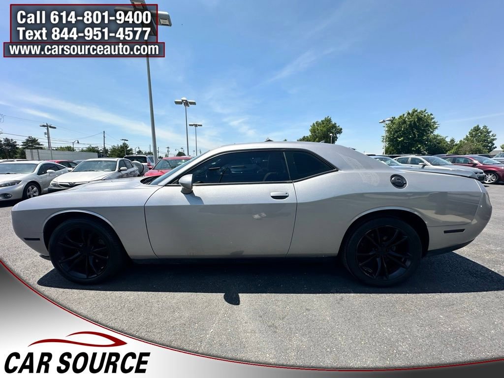 Used 2016 Dodge Challenger SXT w/ Blacktop Package RWD image 3