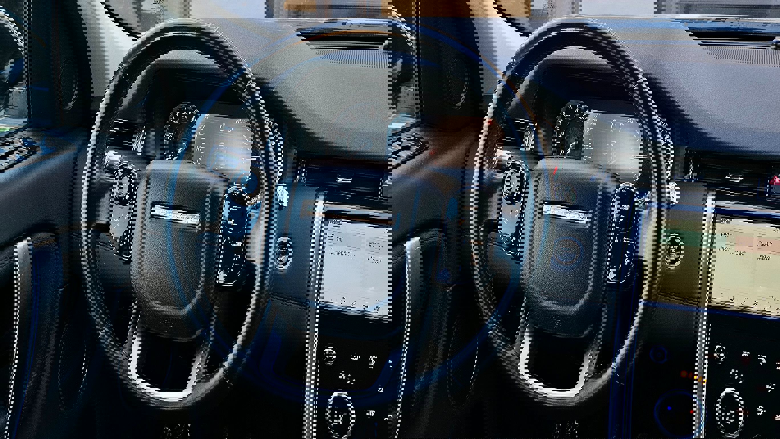 Used 2020 Land Rover Discovery Sport image 23