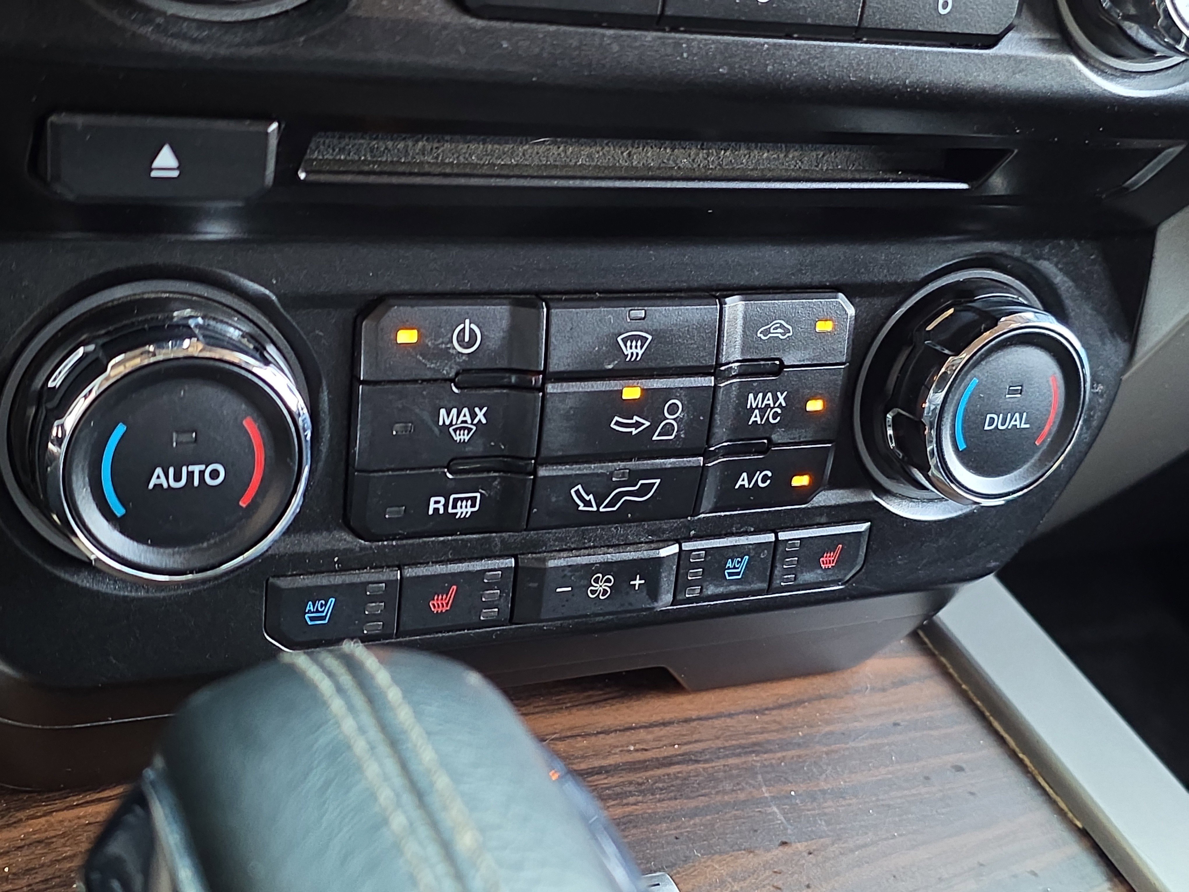 Used 2016 Ford F150 Lariat image 21