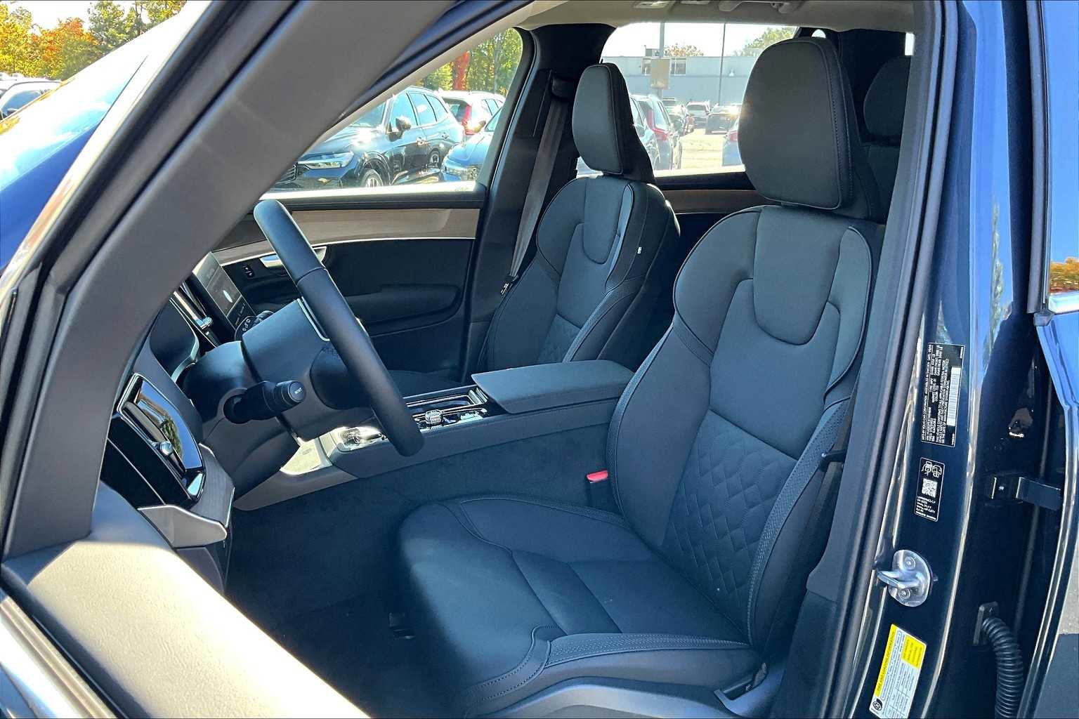 New 2026 Volvo XC90 B6 Plus w/ Protection Package Premier AWD/4WD image 13