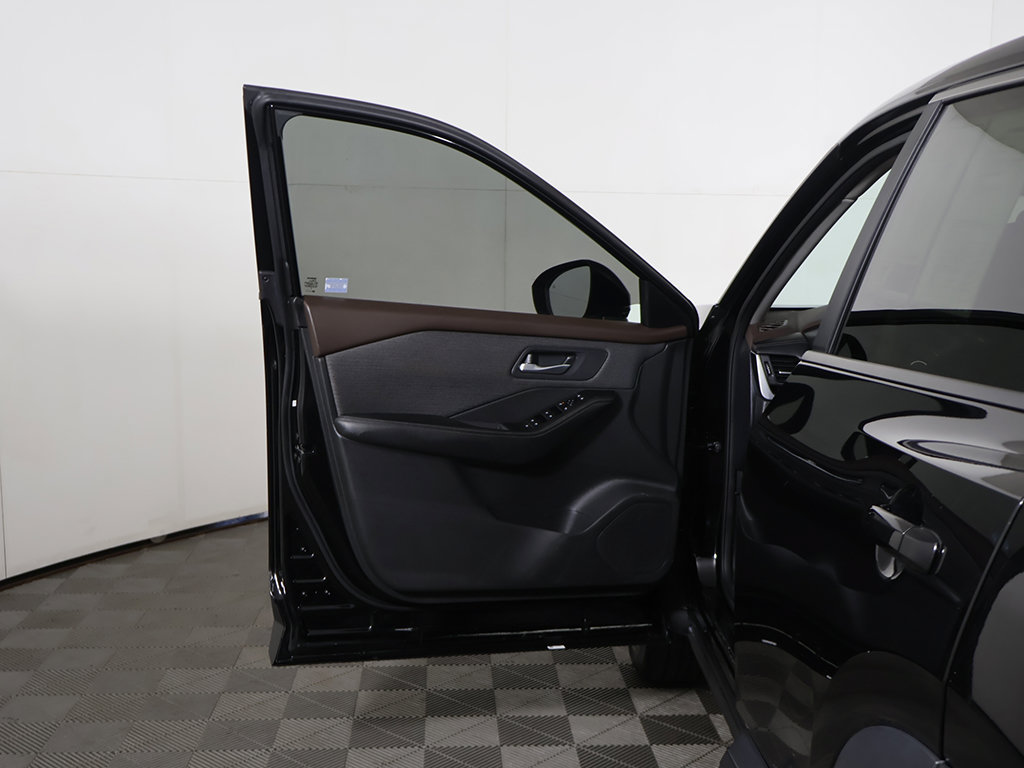 Used 2023 Nissan Rogue SV AWD/4WD image 16