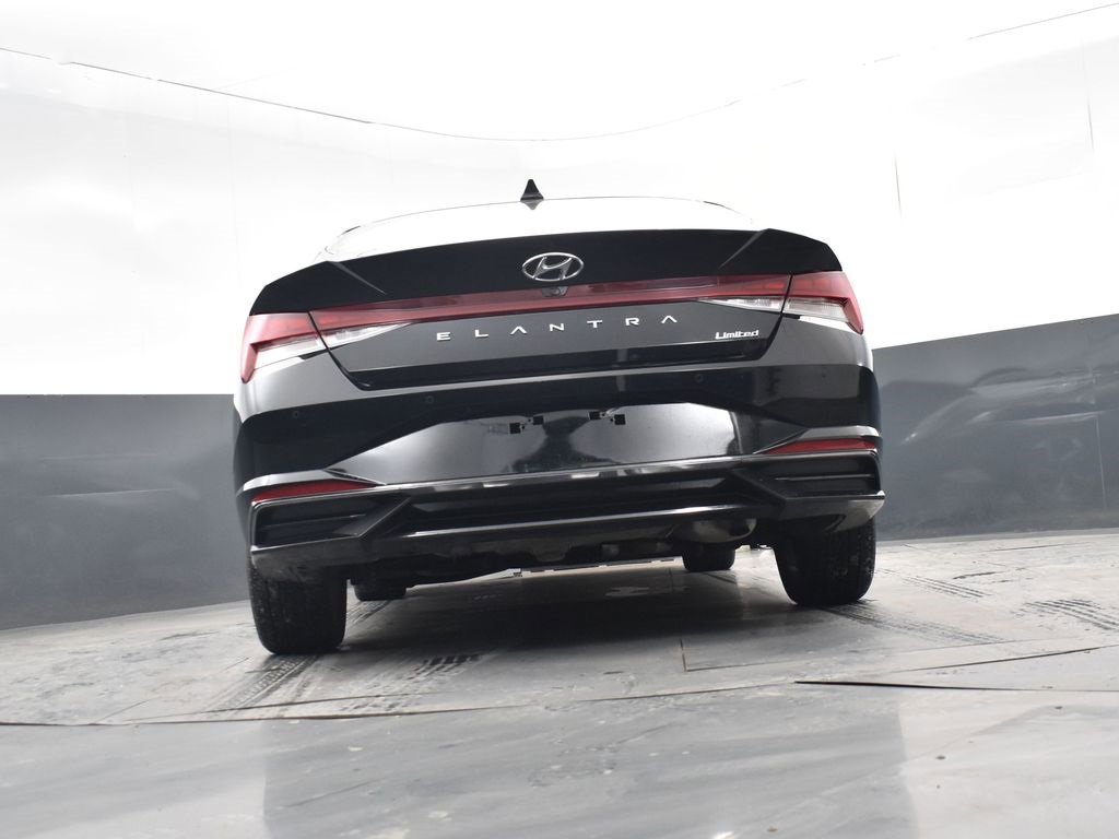 Used 2022 Hyundai Elantra Limited image 26