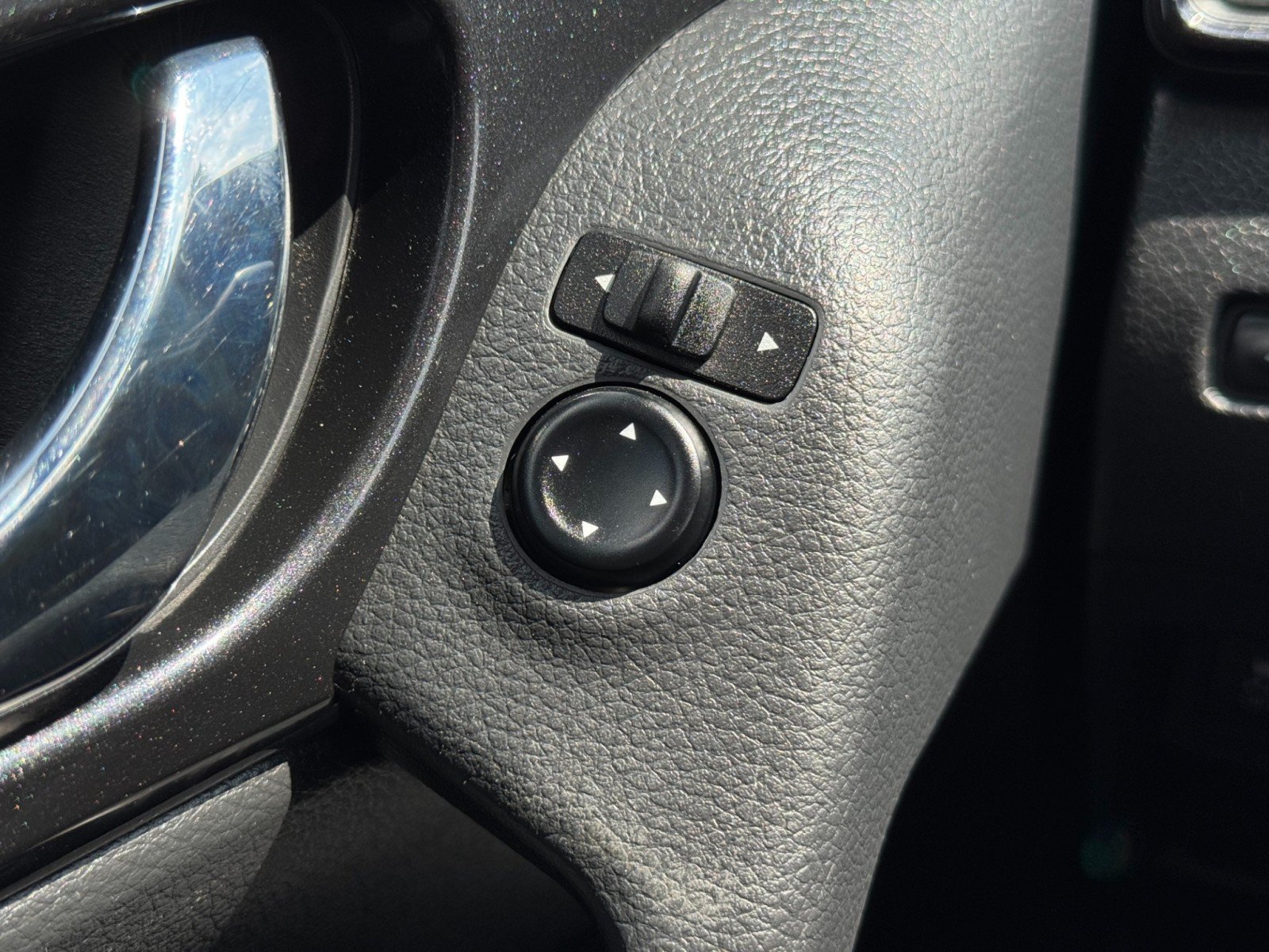 Used 2020 Nissan Rogue SV FWD image 16
