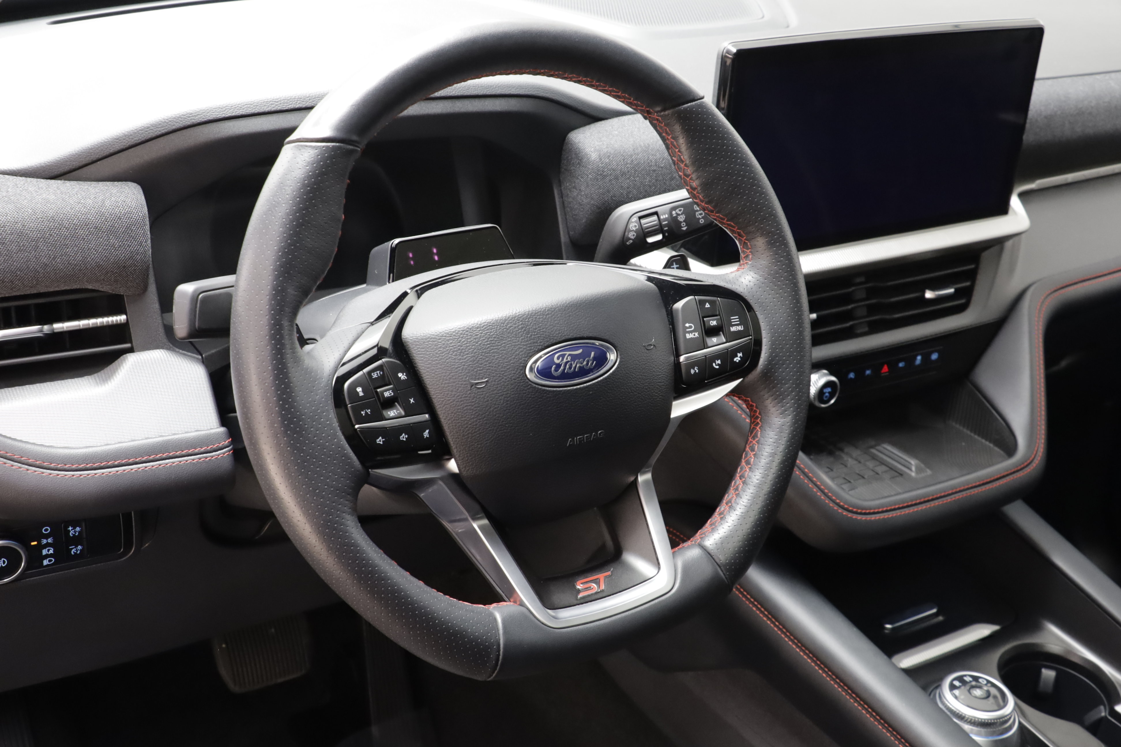 Used 2025 Ford Explorer ST AWD/4WD image 8