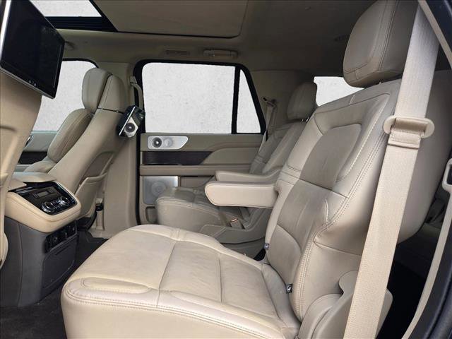 Used 2021 Lincoln Navigator Reserve w/ Luxury Package image 13