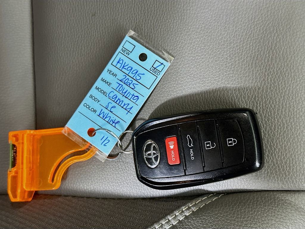 Used 2025 Toyota Camry SE w/ Convenience Package image 34