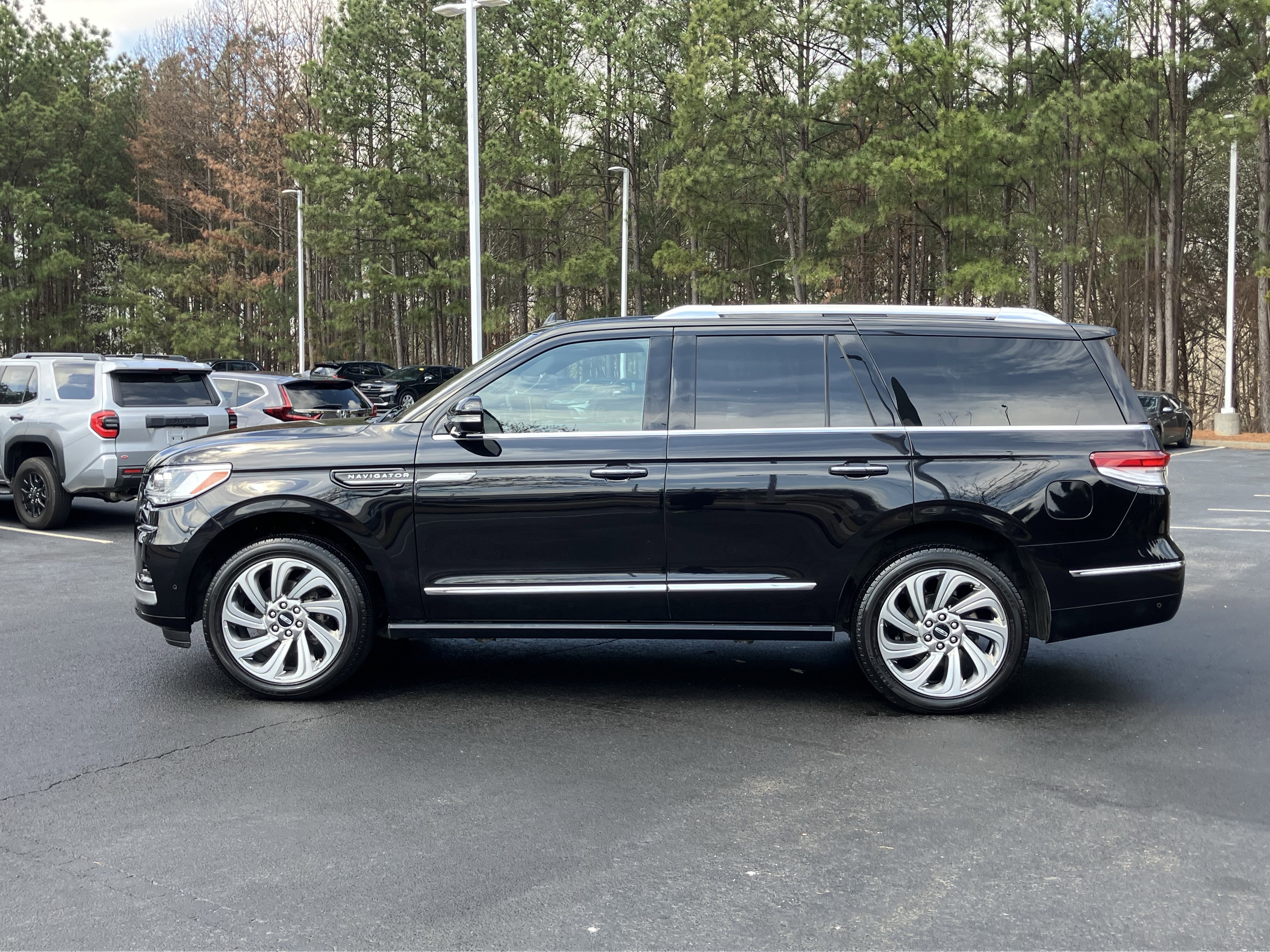 Used 2024 Lincoln Navigator Reserve image 7