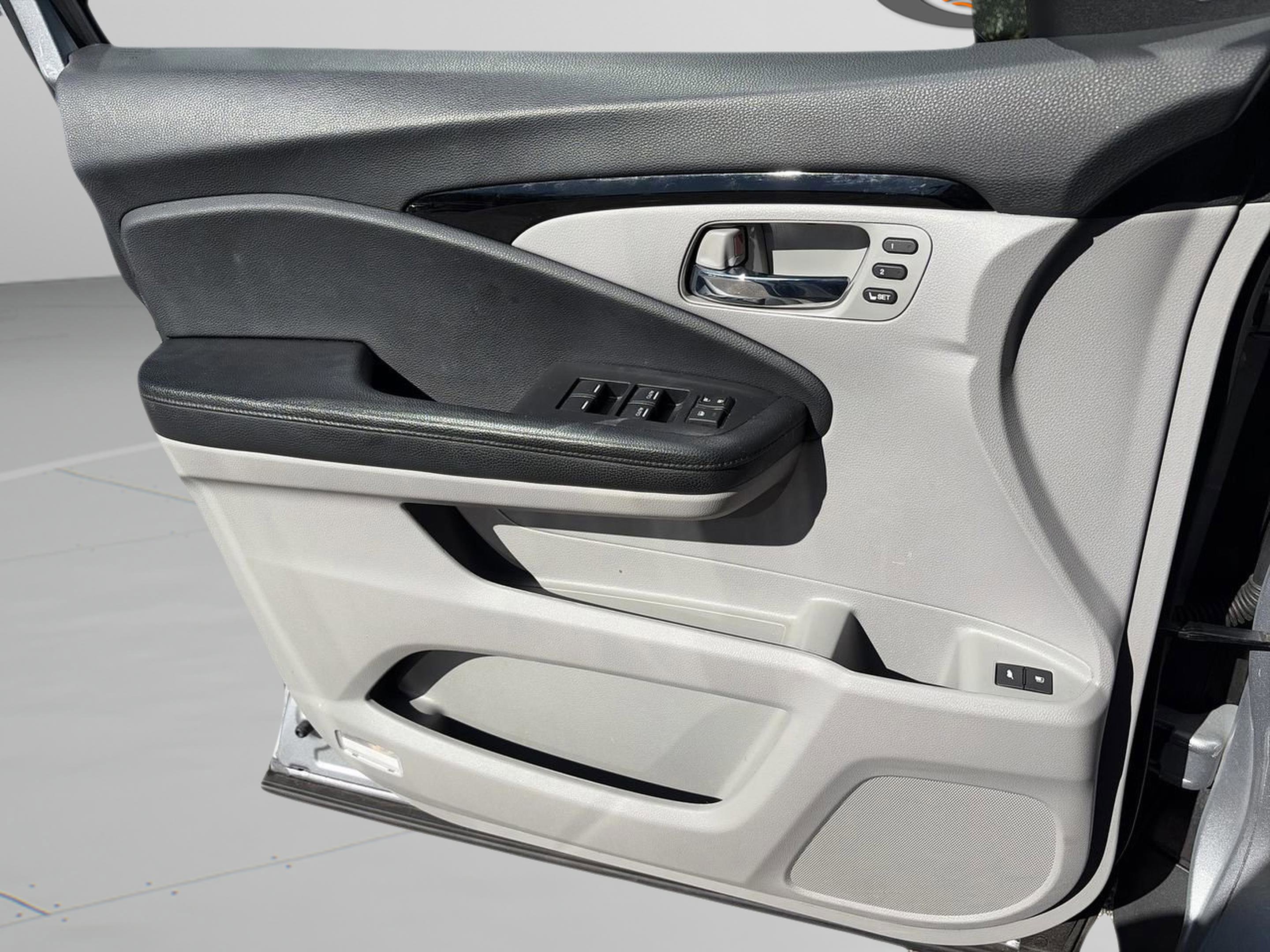 Certified 2021 Honda Pilot Touring image 17