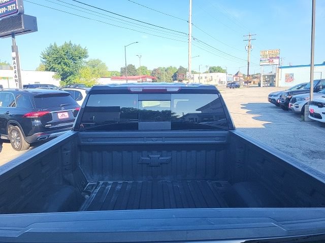 Used 2023 Chevrolet Silverado 1500 RST w/ Redline Edition AWD/4WD image 17