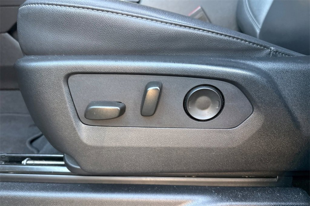 Used 2024 Chevrolet Suburban LT image 18