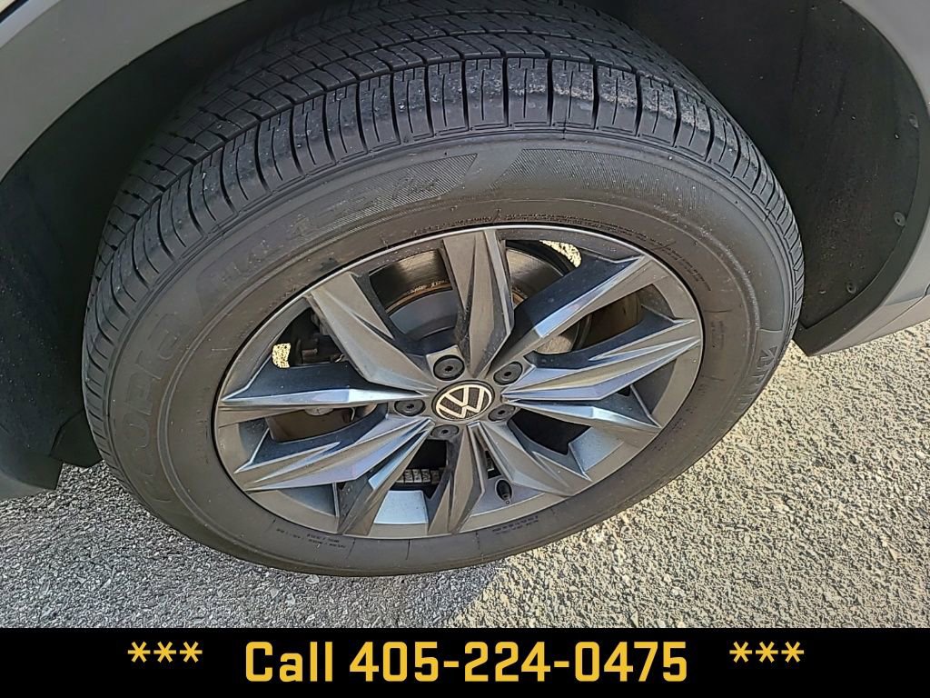 Used 2024 Volkswagen Tiguan SE image 4
