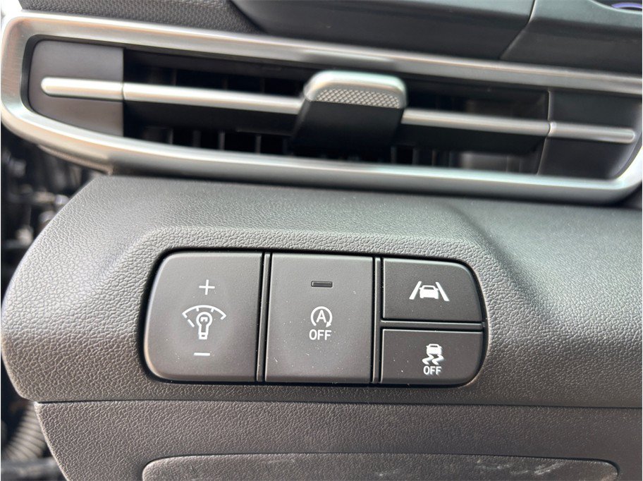 Used 2022 Hyundai Elantra SE FWD image 25