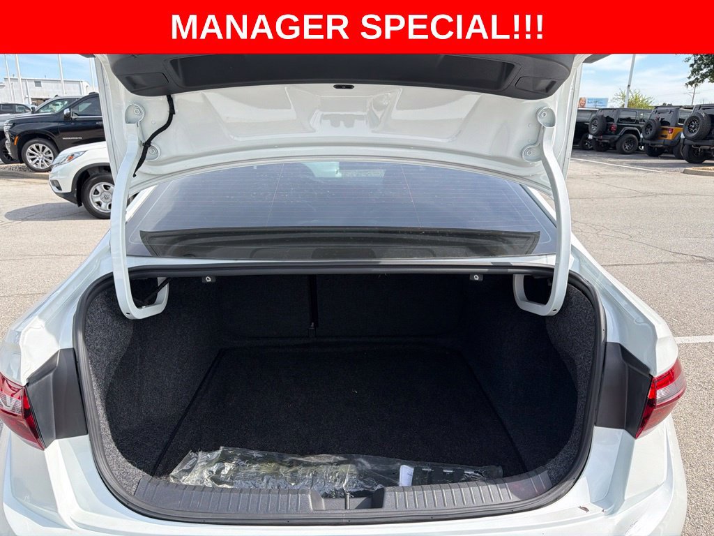 Used 2023 Volkswagen Jetta SE FWD image 11